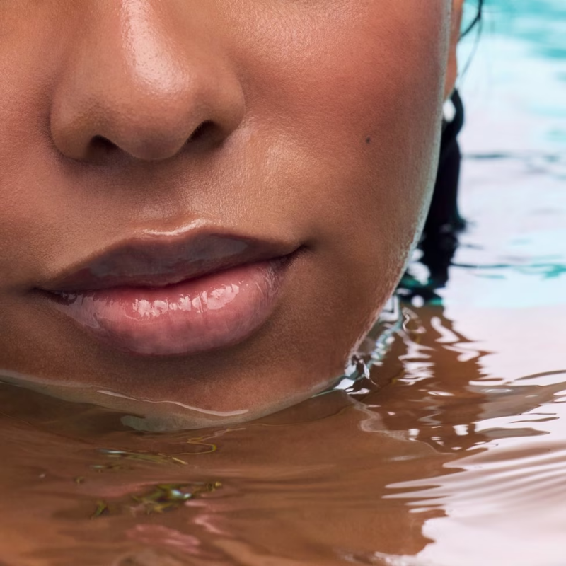 Essence Disney The Little Mermaid Bi-Phase Lip Oil – 01 You Can Swim With Us